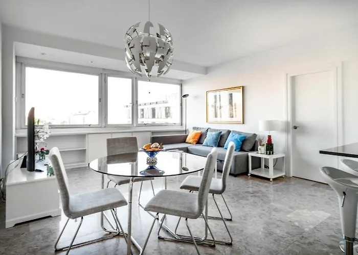 Urbantec Realty - Plaza de Colón